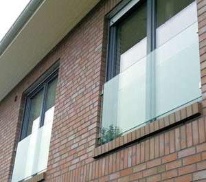 absturzsicherung_aus_glas_glasbruestung_2_mot