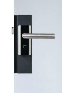 Die Wahl der geeigneten Materialien für Ihre Glastürbeschläge