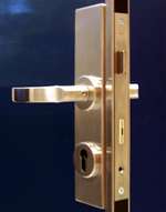 glas_brandschutztueren_glas_feuerschutztuer_edelstahlrahmentuer_schlosskasten