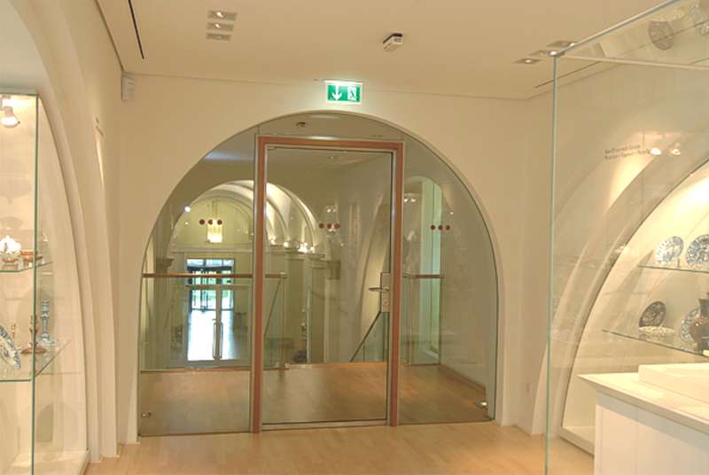 glas_brandschutztueren_glas_feuerschutztuer_rundbogen