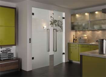 glaspendeltueren_pendeltuerbeschlag_dorma_tensor_motiv