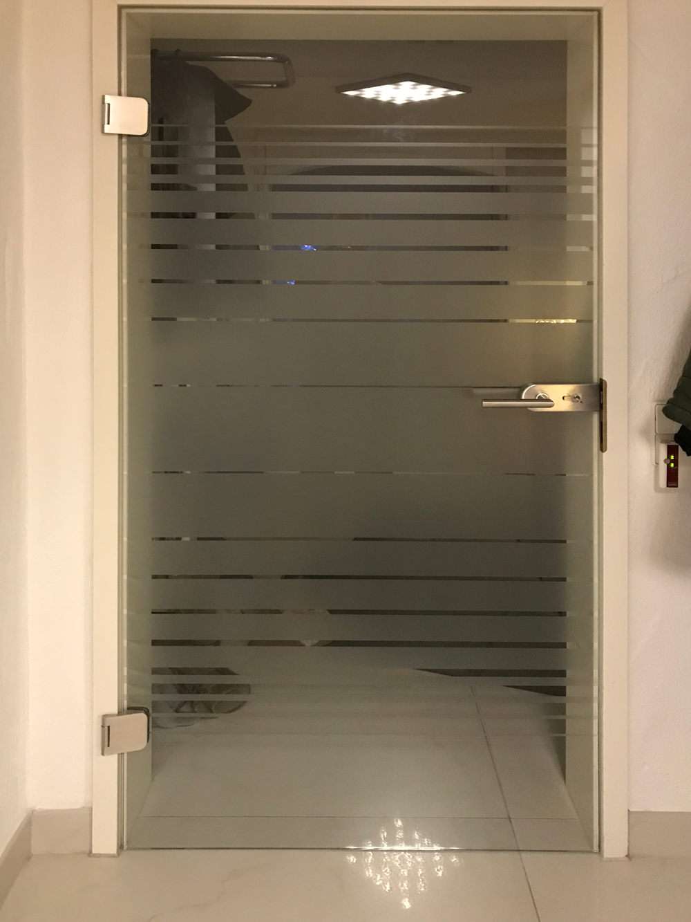 Referenz von Jürgen Weissflog Ganzglastür Modell Lamelle